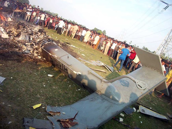 7 killed as air force helicopter crashes in India - ảnh 1